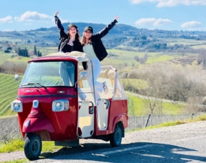 Day Tour from Florence: Tuk Tuk Experience in Chianti with San Gimignano visit & Wine Lunch (Small group)