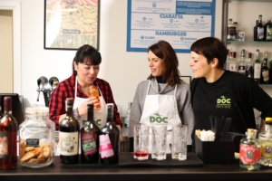 Create Your Own Italian Aperitivo & Wine Tasting Experience with Sommelier near the Historic Center of San Gimignano – Small Group